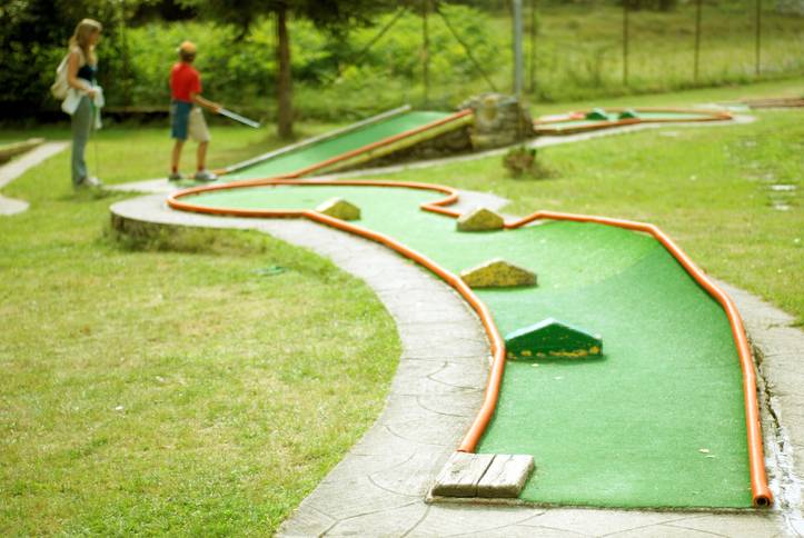 minigolf kids outside