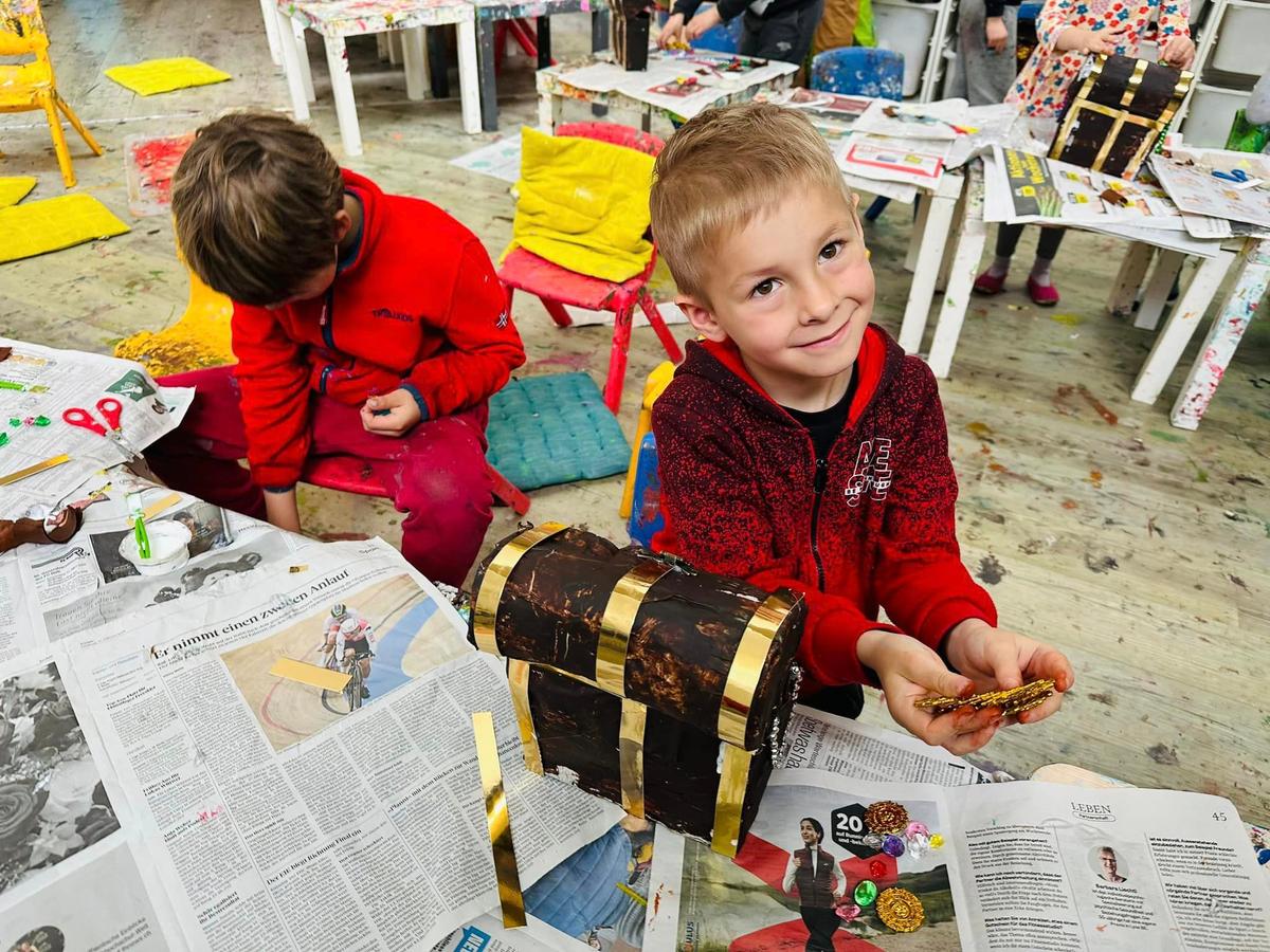 kids art crafts class pirate chest