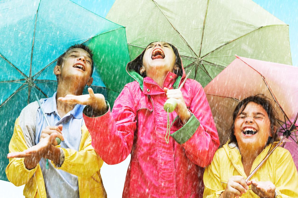 kids raining kinder regen lachen