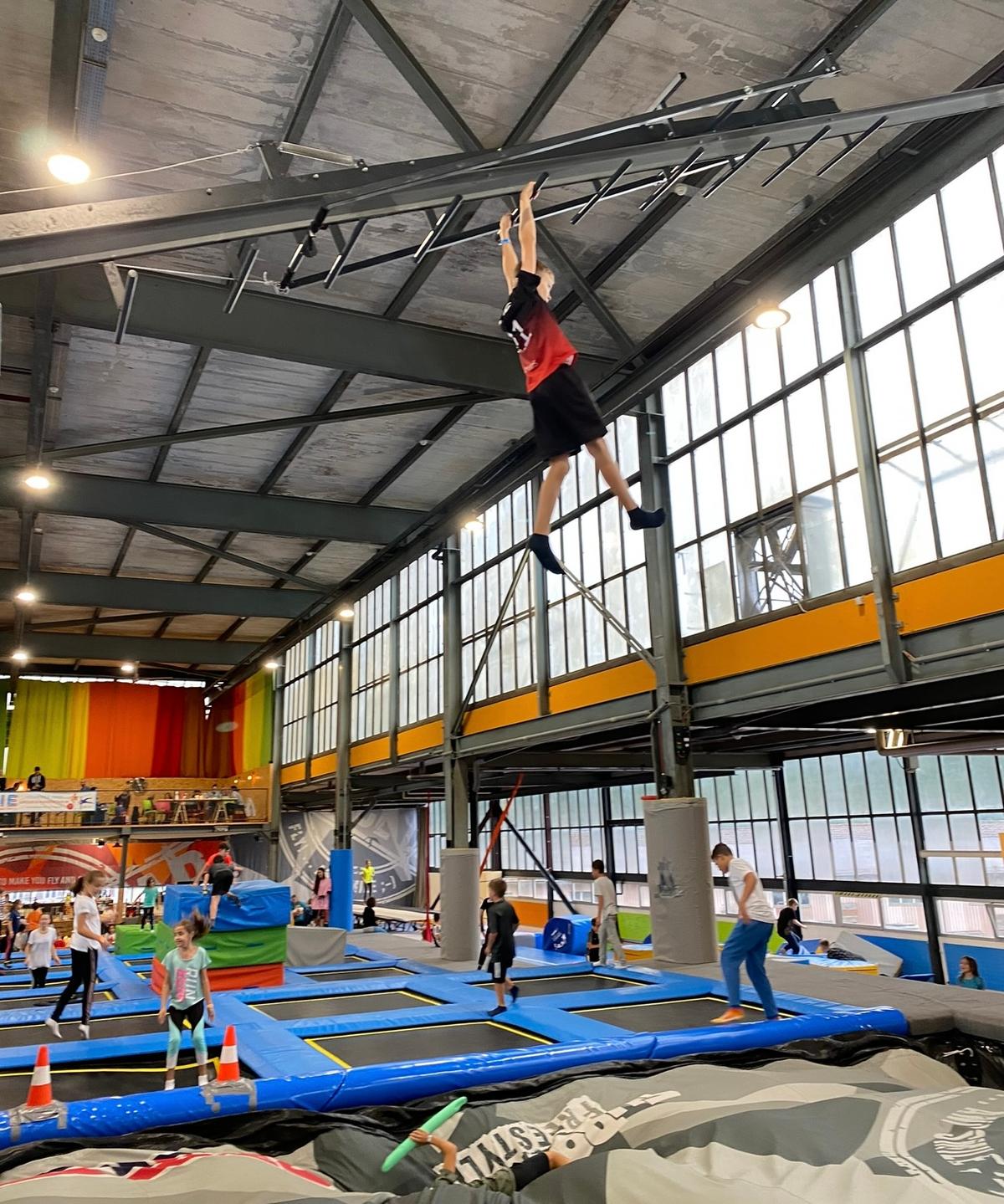 trampolin kids indoor gym turnen gymnastik