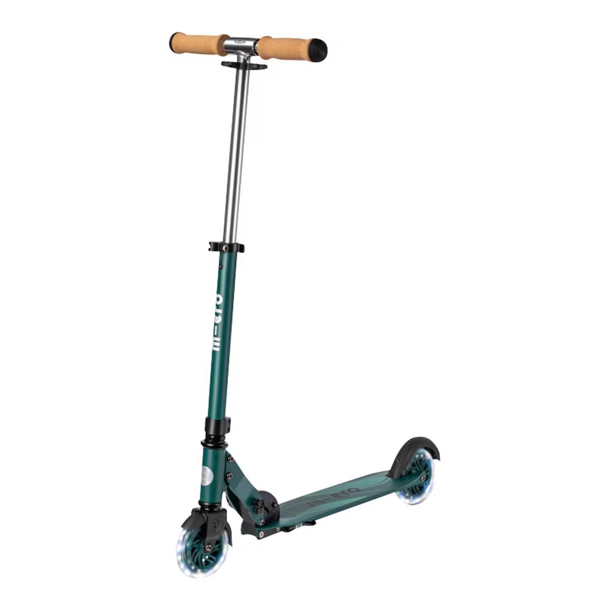 Micro Sprite ECO LED – klappbarer 2-rad Scooter für Kinder ab 5 J., LED-Räder, recycelte Griffe, grün.