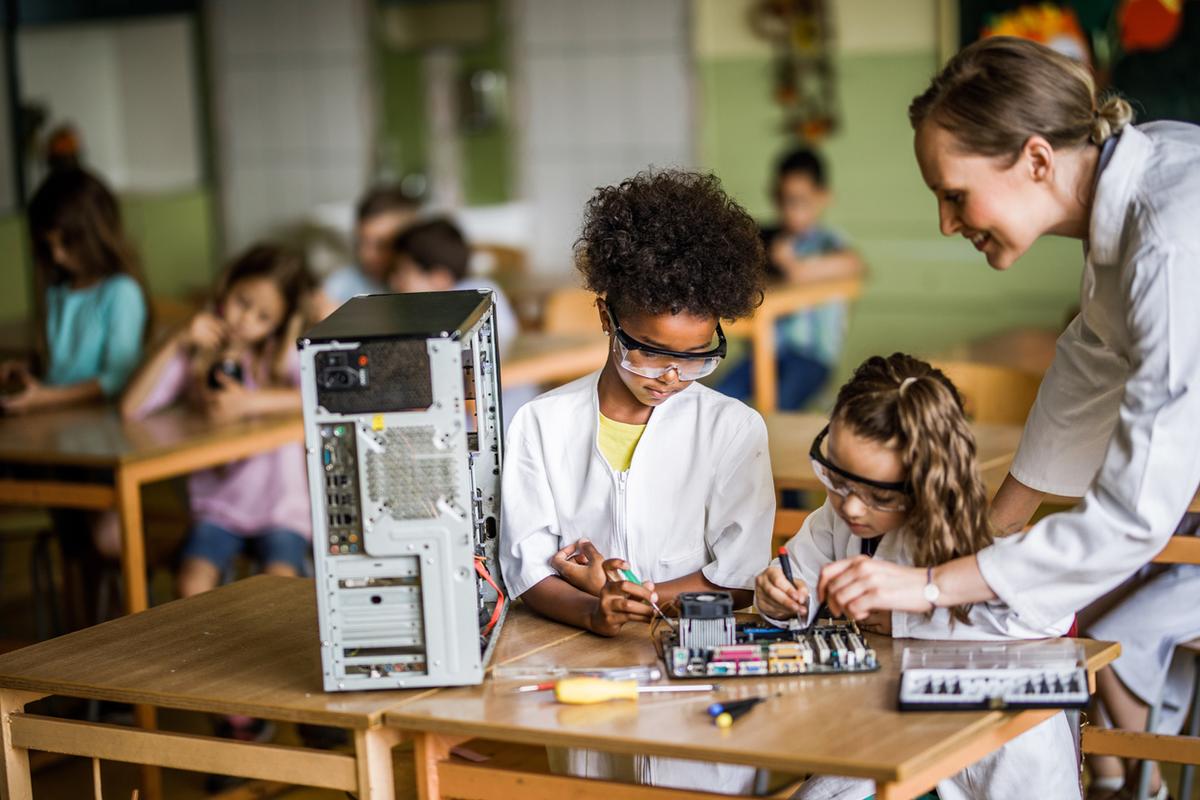 girl in tech robotics class