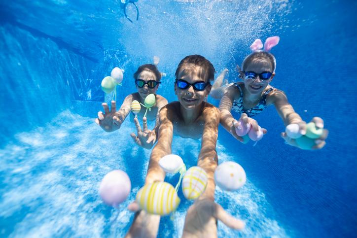 kids swimming pools balls kinder schwimmen spielen