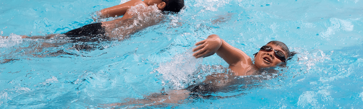 Two boys in swimming lessons at Hallenbad Amden