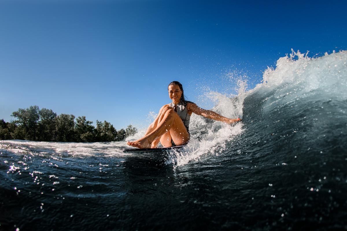 teen surfing lake wakesurf wakeboard