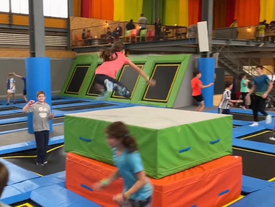 trampolin kinder kids indoor gymnastics