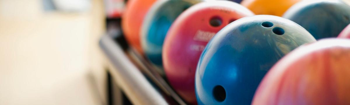 The Bowling Universum is a great venue with 11 bowling lanes, billiards, darts, a bar and the Shisha Lounge with a large screen!