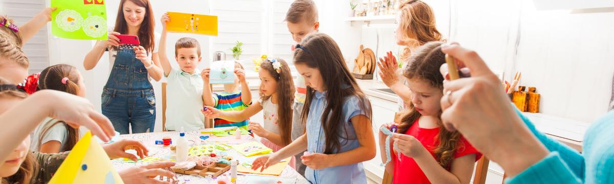 Kids Lab is a creative activity space where children are engaged by experienced staff with creative activities.