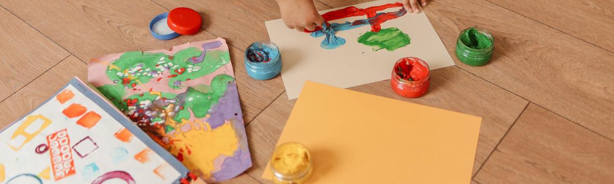 The Play Hut promises you will have a great time in a place with lots of activities for young and old.Enjoy your coffee while your children are safely active.