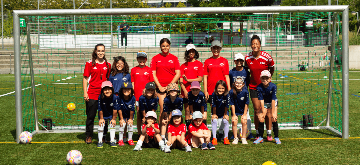 The team of  Intersoccer kids and coaches at after-school classes in Zug, posing infront of a goal post
